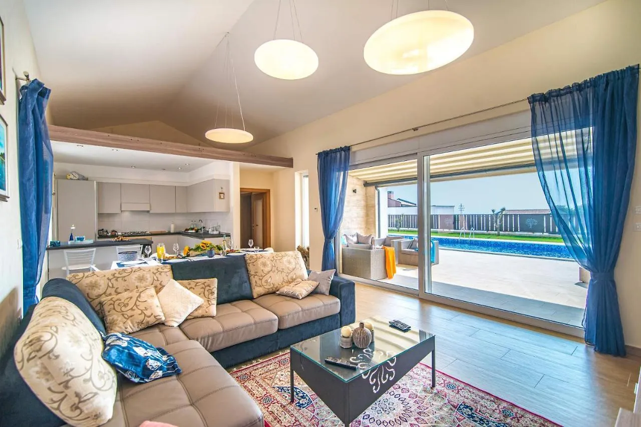 Villa Desiree By Villa Plus