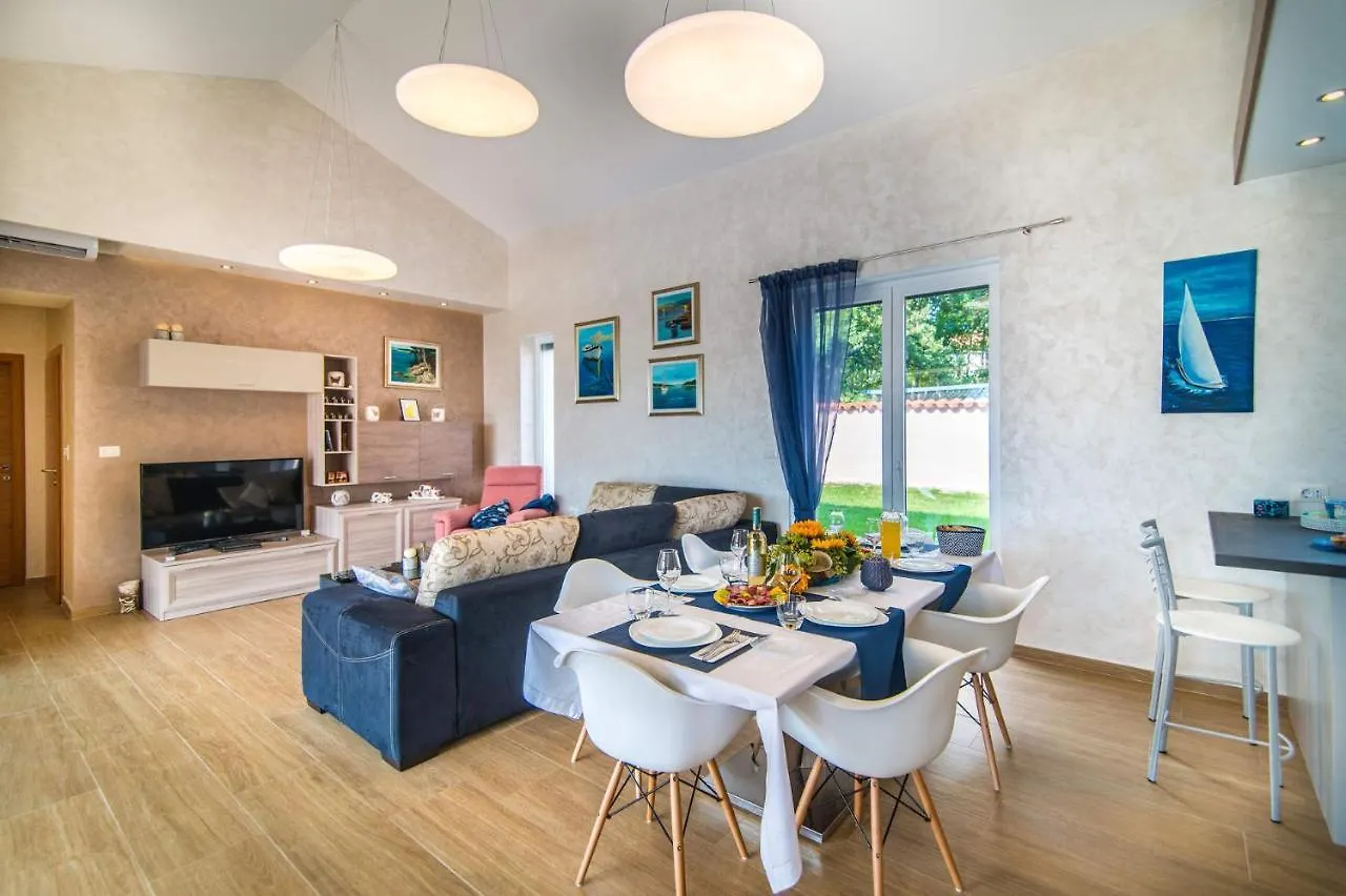 Villa Desiree By Villa Plus