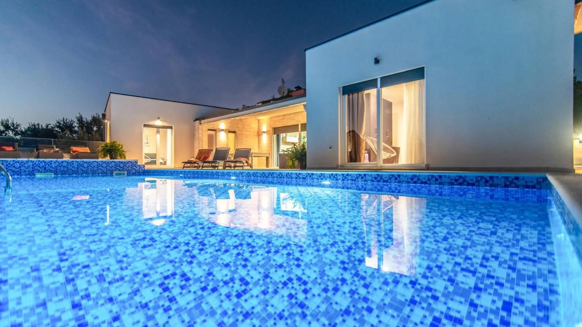 Villa Desiree By Villa Plus 0*, Cukrici